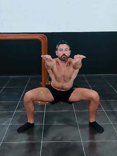 AGACHAMENTO SUMO COM KETTLEBELL - KETTLEBELL SUMO SQUAT 