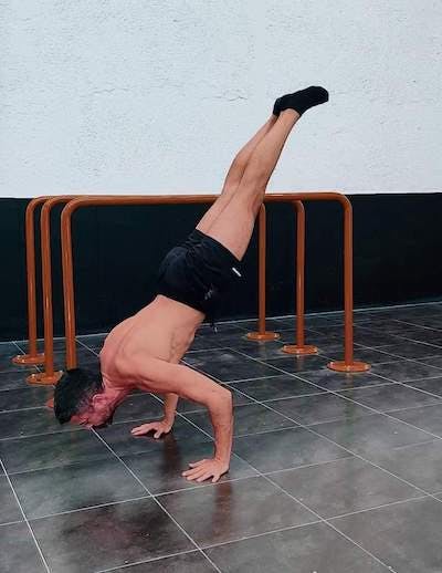 Handstand to pseudo-planche