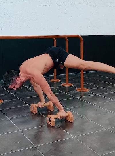 Descent from handstand to straddle planche