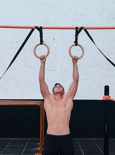 Pull ups with hand rotation on rings