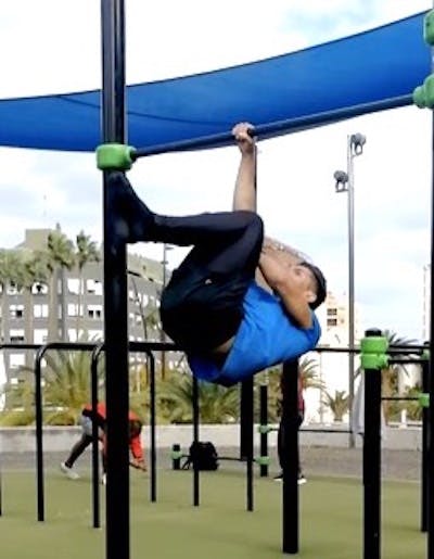 Shoulder assisted one arm tucked front lever