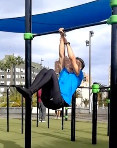 Wrist assisted one arm tucked front lever raises