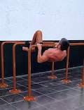 Front Lever pull ups a 1 gamba assistito alle parallele