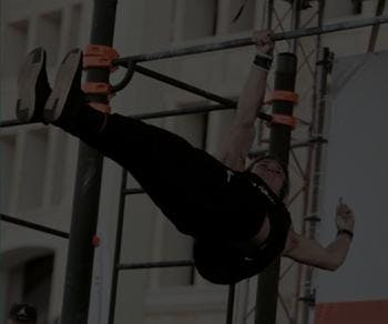 One arm front lever