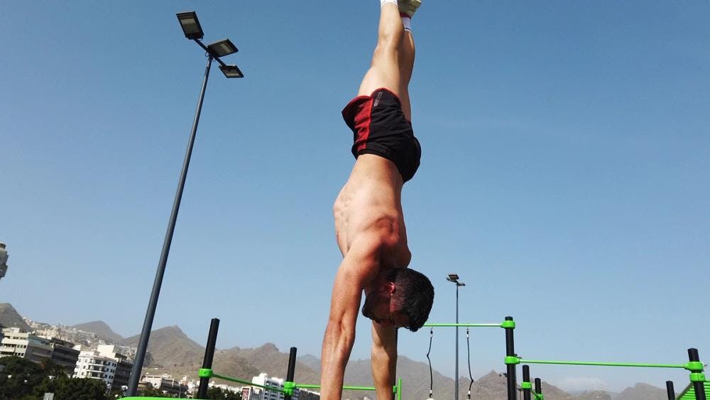 post cover Explaining the handstand by strenght plan